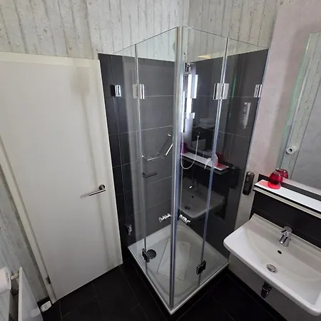 Hotel Cristall - Frankfurt City-2