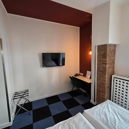 Hotel Cristall - Frankfurt City-2
